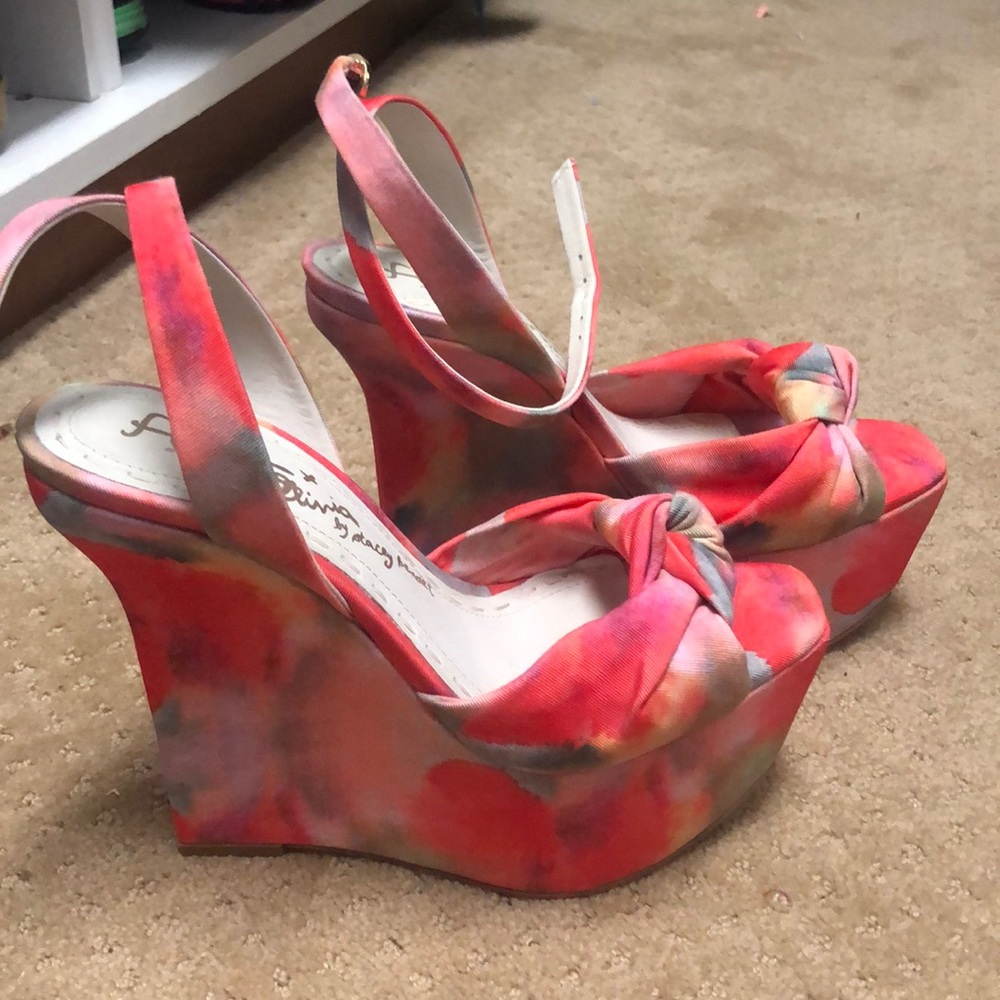 Alice and Olivia wedges